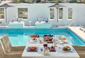 Mrs. Armelina by Mr&Mrs White Hotels allows 18 year olds to book a room