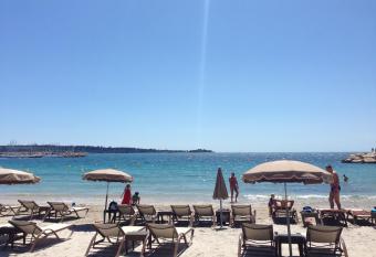 STUDIO by the croisette has Balcony rooms