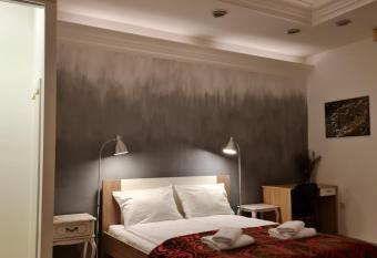 Apartmani N.May s allows 18 year olds to book a room