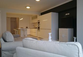 lounge appartement zeedijk Oostende allows 18 year olds to book a room