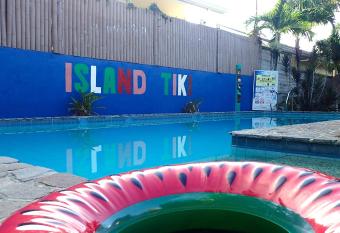 Island Tiki Paradise Resort has Balcony rooms