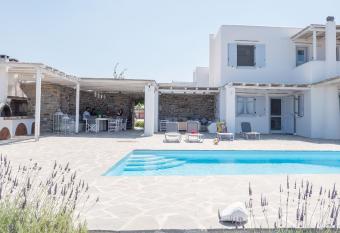 Villa Galani , Kastraki Naxos allows 18 year olds to book a room