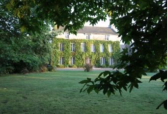 La Haute Flourie - bed and breakfast allows 18 year olds to book a room