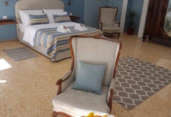 Aragonese Luxury Rooms has Balcony rooms