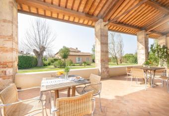 B&B Borgo di Pratavecchie allows 18 year olds to book a room