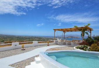 Eye of Naxos has Balcony rooms