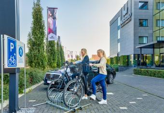 Mezzo Hotel & Business allows 18 year olds to book a room