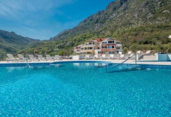 Lavender Bay Apartment C12 has Balcony rooms