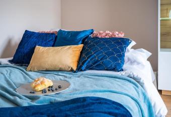 P&O Apartments Kolska 9b - CH KLIF allows 18 year olds to book a room