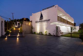 Altomiramar has Balcony rooms