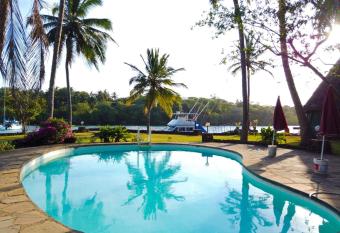 Fast care La marina Villa has Smoking/Balcony rooms