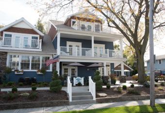 Anchor Inn Boutique Hotel has Balcony rooms