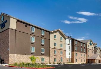 WoodSpring Suites Bakersfield allows 18 year olds to book a room