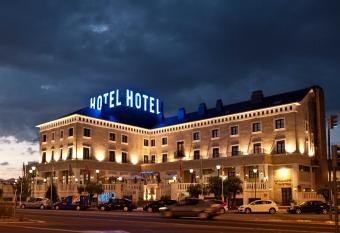 Hotel Conde Ans  rez has rooms with a private hot tub