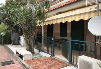 Home Sileno has Smoking/Balcony rooms