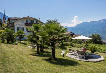 Burgunderhof has Balcony rooms