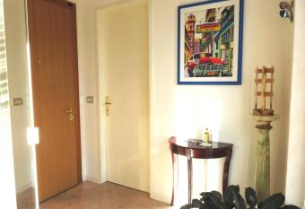 Gordon Cottage has rooms with a private hot tub