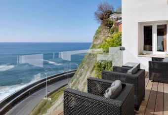 Saiaz Getaria Hotela allows 18 year olds to book a room