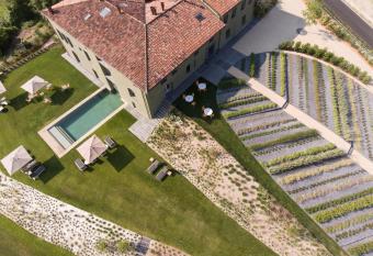 Locanda La Raia allows 18 year olds to book a room