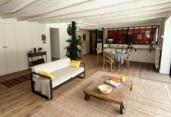 Maison d h  tes les Escures allows 18 year olds to book a room