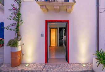 Dimora Corte del Seminario allows 18 year olds to book a room