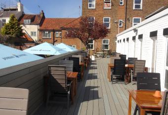 The Star Inn Bed and Breakfast only YO16 4QF allows 18 year olds to book a room