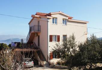 Apartments with a parking space Slatine, Ciovo - 5998 has Balcony rooms