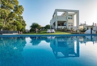 Villa Detoro has Balcony rooms