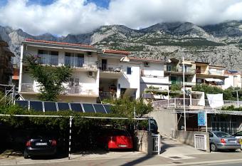 Apartments with a parking space Makarska - 6784 has Smoking rooms