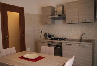 Aduepassidallafiera has Balcony rooms