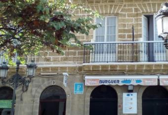 Pensi  n Las Cuatro Naciones allows 18 year olds to book a room