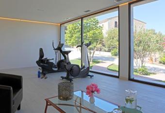 Casa Font i Roig allows 18 year olds to book a room