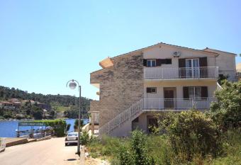 Apartments by the sea Brna, Korcula - 10057 has Balcony rooms