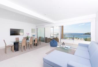 MSH Mallorca Senses Hotel, Palmanova - Adults Only allows 18 year olds to book a room