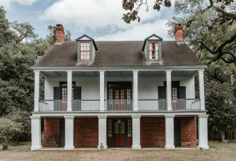Maison Mouton Bed & Breakfast has Balcony rooms
