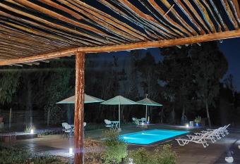 Lodge Bosques de San Jose allows 18 year olds to book a room