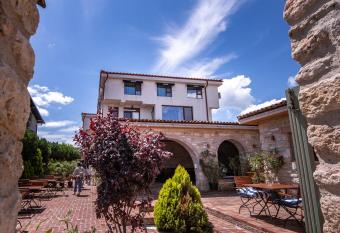 Artelier Vama Veche allows 18 year olds to book a room