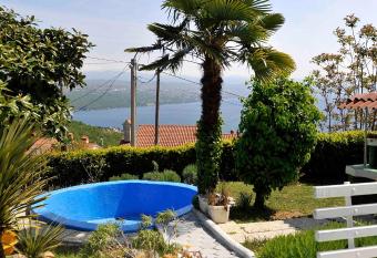 Apartment Mare has Balcony rooms