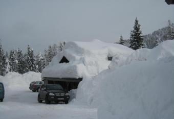 Haus Serena oben has Balcony rooms