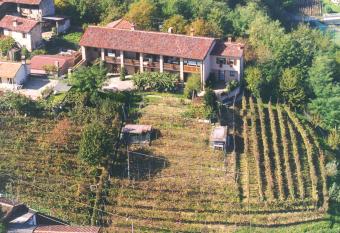 Bio&B Cascina Montebello allows 18 year olds to book a room