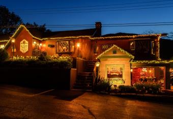Hungry Trout Resort has Balcony rooms
