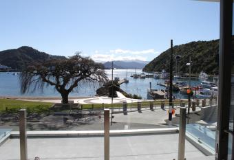 Picton Waterfront Oxley s Luxury Apartment has Balcony rooms
