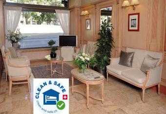 H  tel Astoria allows 18 year olds to book a room