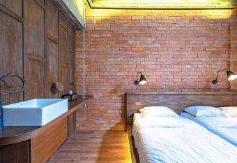 Siam Plug In Hostel allows 18 year olds to book a room