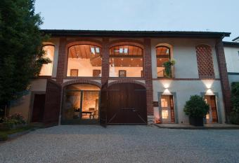 La Corte e l Uva has Balcony rooms