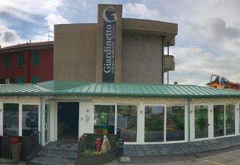 Albergo Giardinetto allows 18 year olds to book a room