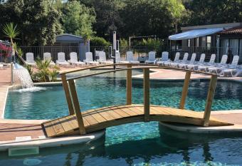 Camping Lou Cabasson allows 18 year olds to book a room