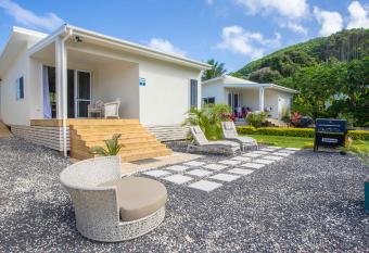 Mama Taras Bungalows has Balcony rooms