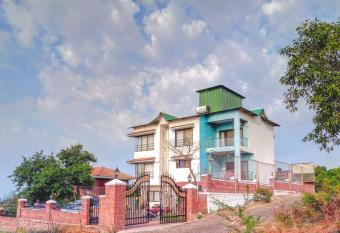 Nirvana Inn has Smoking/Balcony rooms