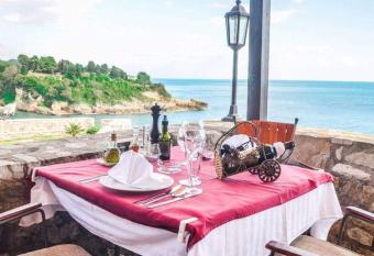 Villa Marinero has Balcony rooms